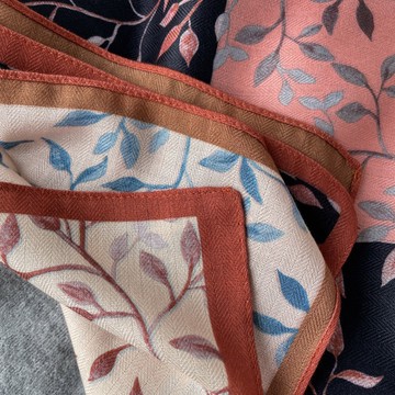 【唯家】臺灣出貨 絲巾 2025新款 夏季絲巾 民族風花卉絲巾 系脖子小方巾 60cm 人字紋柔軟小圍巾 護頸領巾