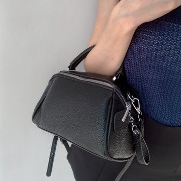 【Aa.chic】簡約小眾拉鍊枕頭包(四色).包包/配件/簡約/枕頭包/斜背/小眾/荔枝/皮革【C527585】