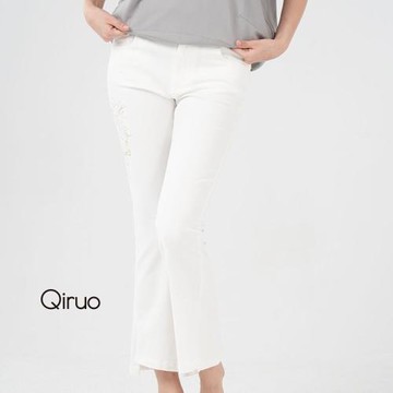 【Qiruo 奇若】春夏專櫃白色七分牛仔褲2100C 緊身彈性