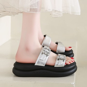 【現貨出清】厚底鞋．優雅一字金屬釦拖鞋．白鳥麗子