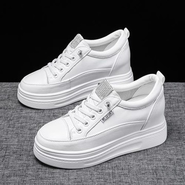 隱形內增高小白鞋女2025新款春秋小個子34碼松糕鞋顯腳小厚底女鞋