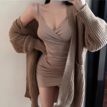 純欲風辣妹吊帶洋裝 連衣裙 洋裝 吊帶裙 連身裙 裙子純欲風辣妹吊帶連衣裙女夏季新款V領不規則設計感褶皺包臀短裙春 女裝