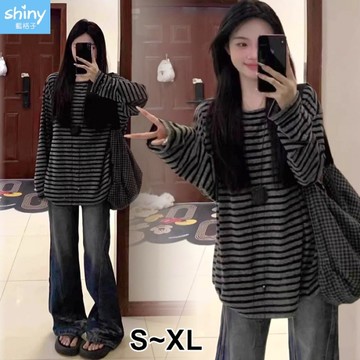 【V5192】shiny藍格子-休閒穿著．黑灰配色寬鬆條紋圓領長T