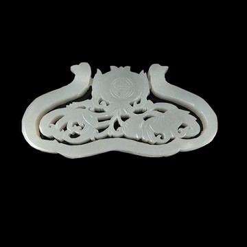 《博古珍藏》和闐玉拉絲鏤空雕蓮紋玉珮．42公克．早期收藏．玉牌項鍊配飾．感恩特賣會．行家勿錯過．超值回饋