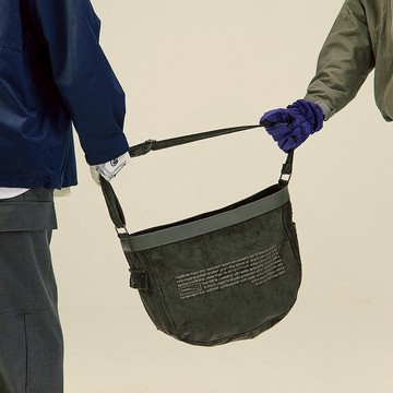 燈芯絨拼皮革斜挎報童包刺繡拉鏈大容量包包休閒男女