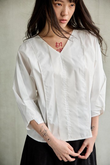 V領織帶拼接設計上衣