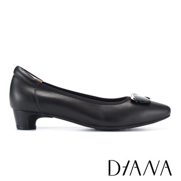 DIANA 造型金屬飾釦真皮低跟鞋  黑色  # 56240