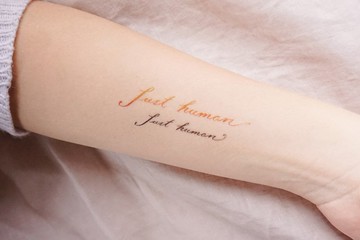 手繪水彩英文書法紋身貼紙刺青平凡人類自由自然極簡單安全防敏感