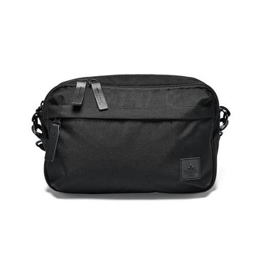 TRAVEL FOX 包包 輕質感風潮防潑水側背包 - 黑