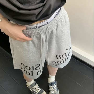 2025夏季新款男式百搭短褲美式印花街頭潮流寬鬆休閒運動五分褲韓版冰絲透氣運動短褲 休閒褲 沙灘褲 五分褲 短褲男 男裝