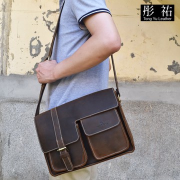 【彤祐TongYu】瘋馬皮復古手工橫式側背包單肩包男用斜背包斜跨包斜肩包側背包公事包男包包