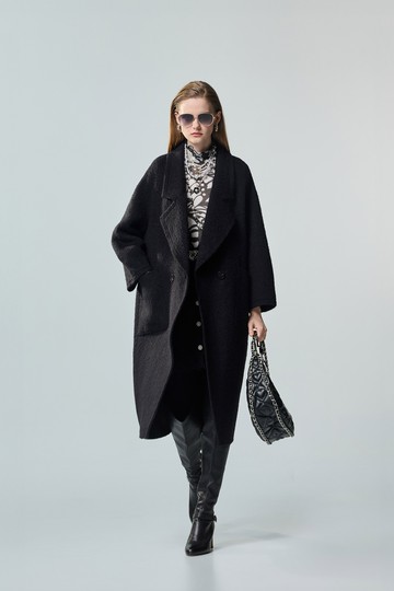 極致黑領片廓型大衣