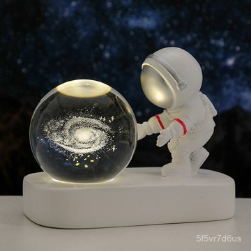 【熱門推薦】創意宇航員銀河係小夜燈內鵰水晶球髮光底座擺件生日禮品 LJZH
