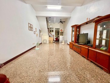 楊小扁~近楠梓高大特區§面河畔首排§透天車墅｜高雄市楠梓區美昌街