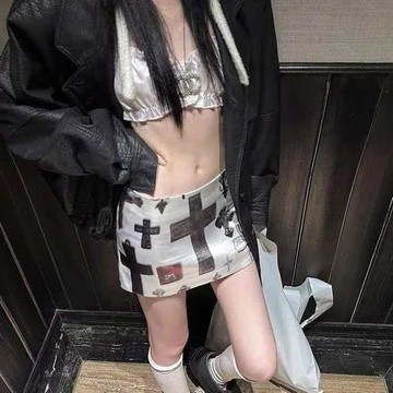 2026新款原創十字架印花珠光白小衆辣妹A字包臀半身短裙女