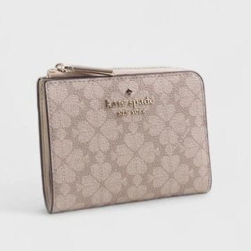 【KATE SPADE】經典幸運草花紋LOGO防刮壓釦短夾(質感奶茶色  熱賣新款)