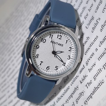 免運⌚2025新款海軍藍色考試專用數字手錶男女ins風簡約時尚百搭軟膠帶防水手錶 考試手錶 石英錶 手錶女 靜音手錶