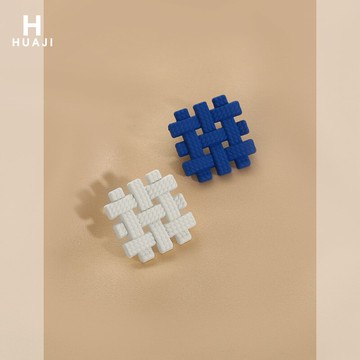 花跡克萊因藍白色耳釘女2021年新款潮秋冬季耳環幾何方形撞色耳飾