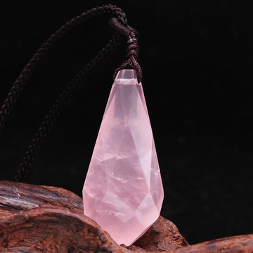 如鴻天然水晶原石吊墜粉晶水滴形切面男女款項鏈石頭掛件