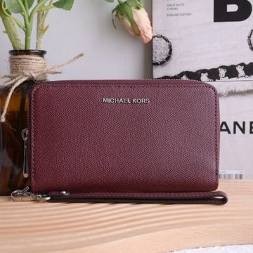 MICHAEL KORS Jet Set荔枝皮革手掛式拉鍊中夾(酒紅)