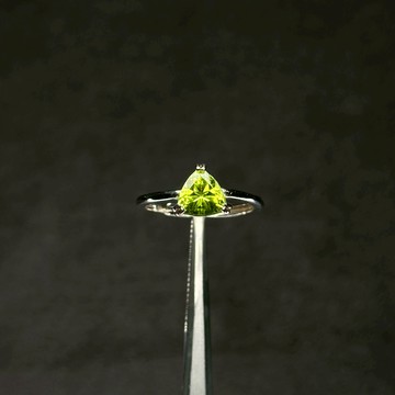 橄欖石純銀戒指 |橄欖石 Peridot 三角 珠寶級 喜悅 正財 幸運 純銀戒指 活圍 925純銀 HH25-66