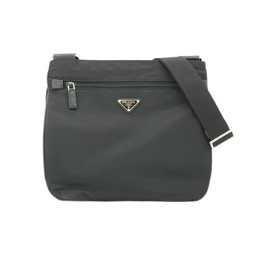 Prada 再生尼龍銀三角logo扁斜背包(2VH563-黑)