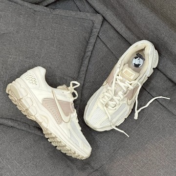 S.G NIKE ZOOM VOMERO 5 FQ6868-111 奶茶 反光 復古 老爹鞋 休閒 運動鞋 女鞋