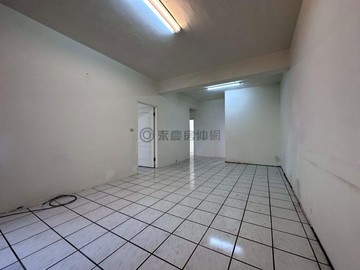 岡山前峰國小文教區庭園式陽台進出3房公寓｜高雄市岡山區育英路