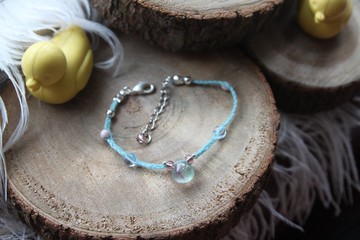 KNIT WITH LOVE 超萌的淡綠胖水滴螢石 淡藍色手編手鍊