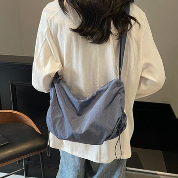 熱銷🎉防水尼龍餃子包運動斜挎包男女大容量托特包騎行鬆弛感單肩包斜背包 側背包女大容量 男女通用斜挎包 休閒包