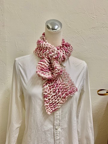 長版圍巾系列。粉白色。可愛的柔軟圍巾。大人孩童都可用