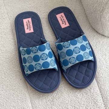 Paidal x 卡娜赫拉的小動物 和菓子一片式高級室內拖鞋-紺青藍