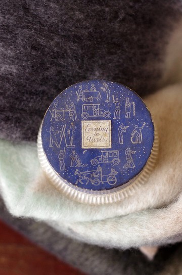 澳洲購入之藍色蜜粉盒  W605