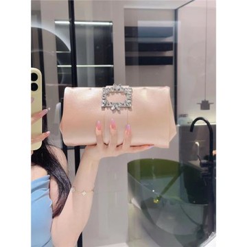 女高級感包包鑲鉆手拿晚宴餃子腋下包絲綢手抓包夜場閃鉆斜跨包包