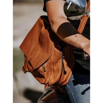 吉卡尼 復古輕奢小眾男士真皮斜挎郵差包大容量信使包休閑單肩包