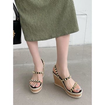 網紅坡跟涼鞋女夏季新款松糕木紋厚底鉚釘二穿涼拖鞋防水臺高跟鞋