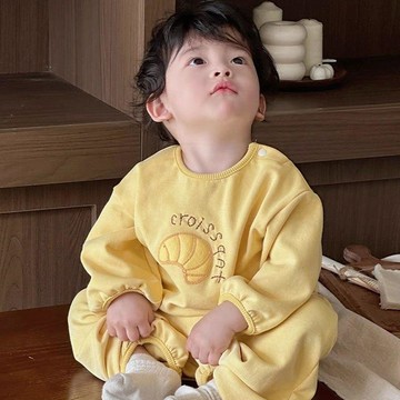 【臺灣出貨】秋季 套裝 2026春季新款韓版洋氣嬰幼童牛角包休閒寶寶長袖衛衣衛褲分體套裝