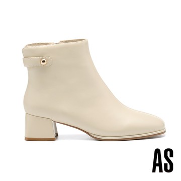 AS 時尚品味圓釘後寬帶羊皮高跟短靴－米白