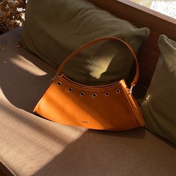 WOVE - 麂皮棕色搖滾綴飾肩背包