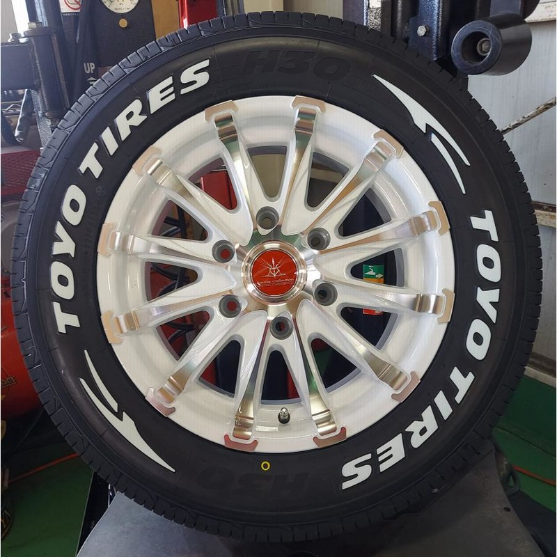 車検対応品 200系ハイエース 200系 タイヤホイールセット 17