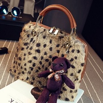 現貨+預購 貝殼包 手提包 -精美可愛小熊掛飾肩背女包包 4色72an26【獨家進口】【米蘭精品】