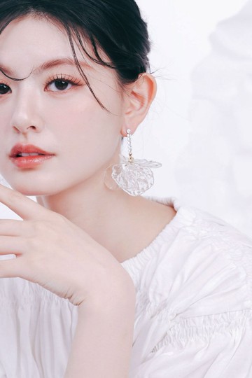 COR-DATE / 童趣花語 / 透明花瓣飛揚耳環