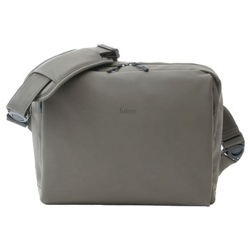 fulcro 耐水Explorer 系列 簡約隨身包 fia-3013-OLV  橄欖綠  34 x 27 x 9cm