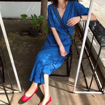 法國復古過膝山本裙夏季溫柔氣質短袖連衣裙寬松V領波點長裙女1入