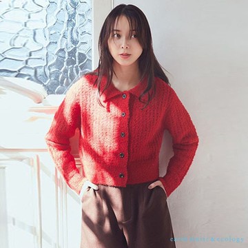 earth music  蓬鬆毛絨格紋中短版針織罩衫