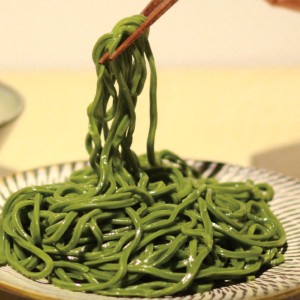 冷凍 わかめ麺 8袋入 うどん 麺類 わかめ 国産 生うどん 海藻 わかめうどん 生麺 着色料不使用