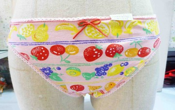 【震撼精品百貨】日本精品百貨 日本可愛內褲-粉彩色草莓M 震撼日式精品百貨
