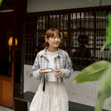 QUEENSHOP_F 格紋造型短版長袖襯衫 兩色售 現+預 【01025627】