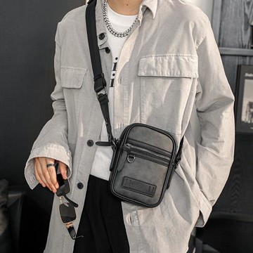 日韓時尚單肩包男潮牌休閑斜挎包男士運動小跨包韓版青年手機包