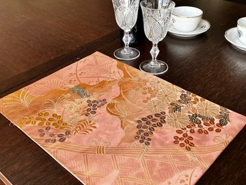 【25%OFF 限時優惠】和服腰帶再造．正絹．橘色．菊與藤紋．餐墊 41cm．獨一無二 PM024